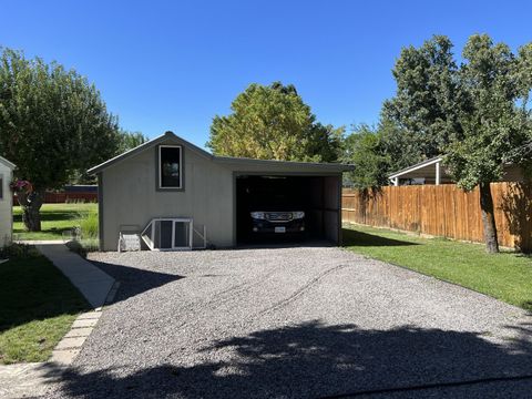 Single Family Residence in Klamath Falls OR 3928 Crest Street 3.jpg