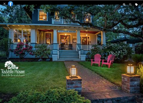 Single Family Residence in Jacksonville OR 455 N Oregon Street.jpg