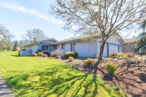 Single Family Residence in Grants Pass OR 111 Black Oak Street 1.jpg