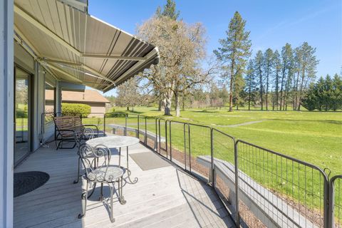 Single Family Residence in Grants Pass OR 111 Black Oak Street 4.jpg