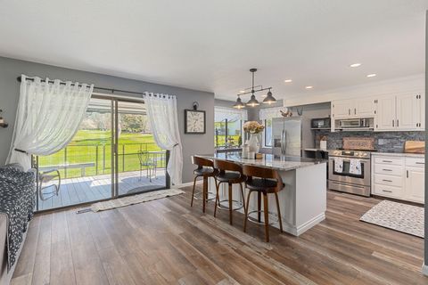 Single Family Residence in Grants Pass OR 111 Black Oak Street 11.jpg