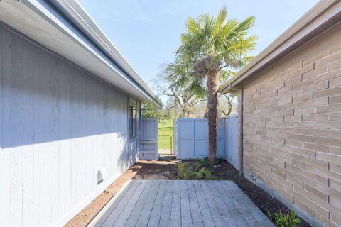 Single Family Residence in Grants Pass OR 111 Black Oak Street 25.jpg