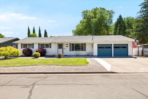 Single Family Residence in Central Point OR 1210 Comet Way.jpg