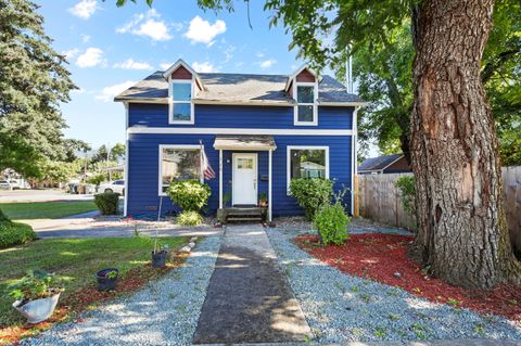 Single Family Residence in Grants Pass OR 715 NE A Street.jpg