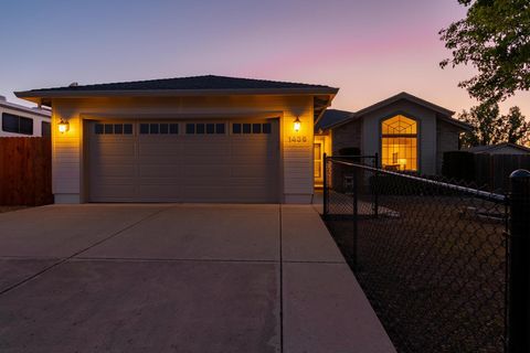 Single Family Residence in Medford OR 1436 Elaine Way.jpg
