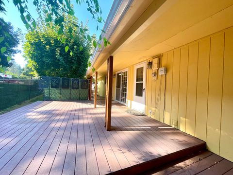 Single Family Residence in Keno OR 15440 Fern Avenue 8.jpg