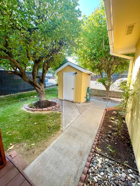 Single Family Residence in Keno OR 15440 Fern Avenue 5.jpg