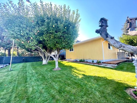 Single Family Residence in Keno OR 15440 Fern Avenue 13.jpg