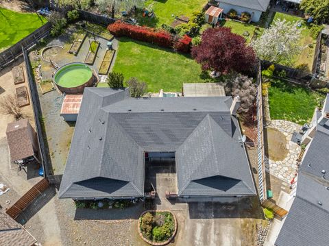 Single Family Residence in Medford OR 2513 Bel Abbes Avenue.jpg