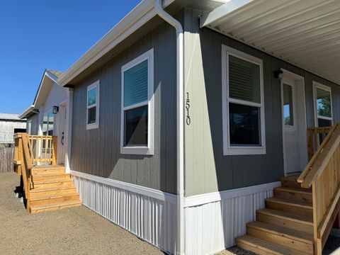 Mobile Home in Grants Pass OR 1510 Agape Way.jpg