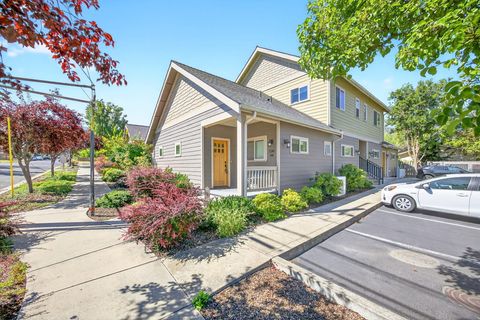 Condominium in Ashland OR 1245 Iowa Street.jpg