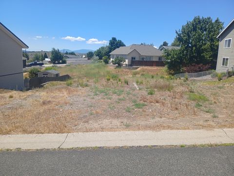  in Klamath Falls OR 370 Crestdale Way.jpg