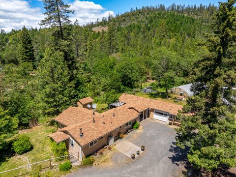 Single Family Residence in Cave Junction OR 540 Jeannie Way.jpg
