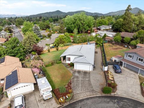 Single Family Residence in Grants Pass OR 446 NE Sovereign Avenue.jpg