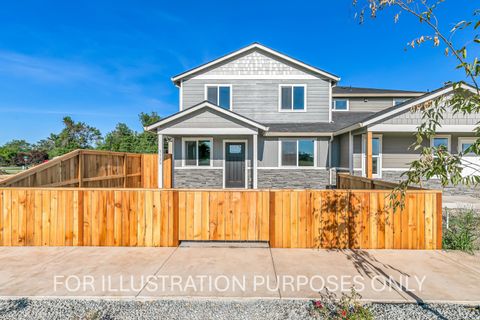 Duplex in Central Point OR 4730 Gebhard Road.jpg