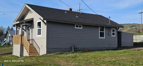 Single Family Residence in Klamath Falls OR 3508 Lakeport Boulevard.jpg