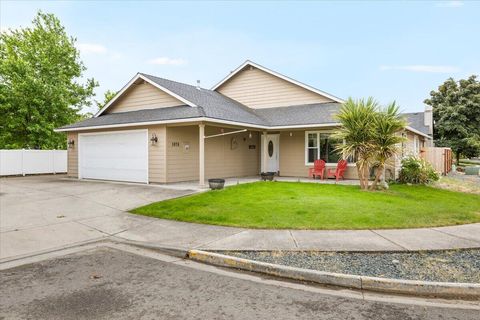 Single Family Residence in Central Point OR 1070 Shayla Lane.jpg