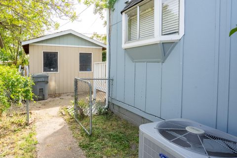Single Family Residence in Grants Pass OR 419 NW D Street 32.jpg