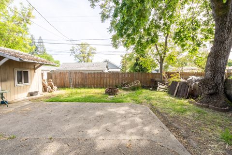Single Family Residence in Grants Pass OR 419 NW D Street 35.jpg