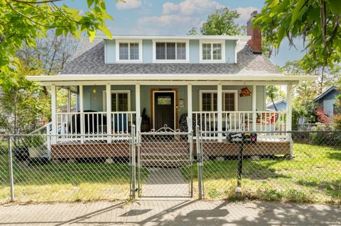 Single Family Residence in Grants Pass OR 419 NW D Street.jpg