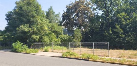 Unimproved Land in Grants Pass OR 207 SW Oak Street.jpg