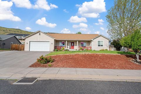 Single Family Residence in Klamath Falls OR 5841 N Hills Drive.jpg