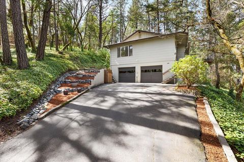 Single Family Residence in Grants Pass OR 1836 W Schutzwohl Lane.jpg