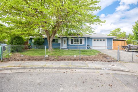 Single Family Residence in Grants Pass OR 1603 NW Sue Circle.jpg