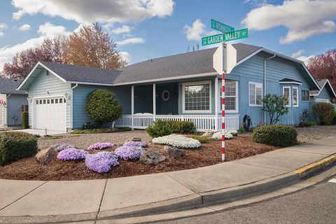 Single Family Residence in Grants Pass OR 2104 Garden Valley Way.jpg