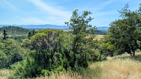  in Eagle Point OR 814 Mesa Drive.jpg