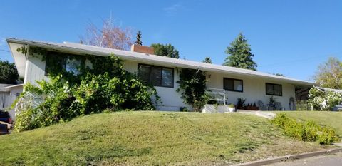 Single Family Residence in Klamath Falls OR 146 Hillside Avenue.jpg