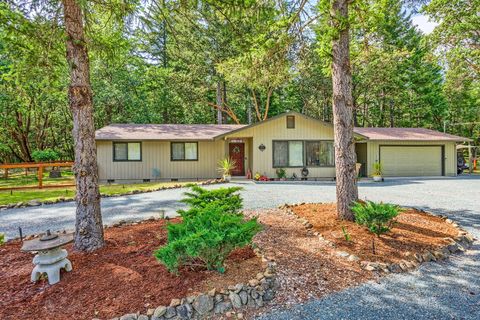 Single Family Residence in Grants Pass OR 850 Red Mountain Drive.jpg