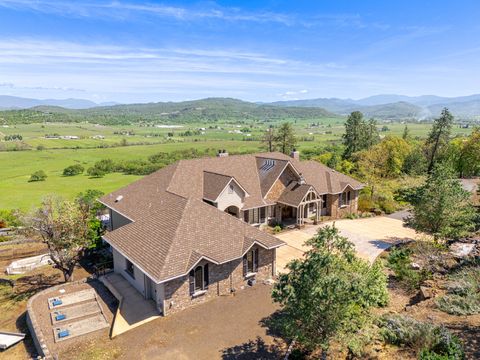 Single Family Residence in Eagle Point OR 1918 Stevens Road.jpg