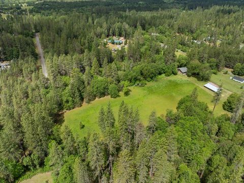 Single Family Residence in Rogue River OR 14800 Hoerster Lane.jpg