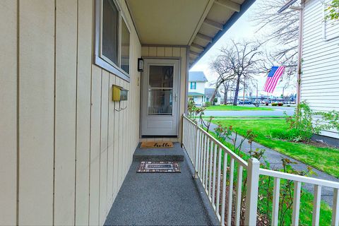 Duplex in Grants Pass OR 306 NE D Street 4.jpg