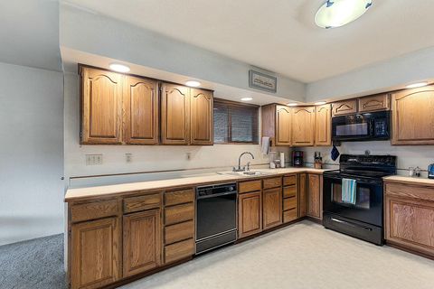 Duplex in Grants Pass OR 306 NE D Street 9.jpg