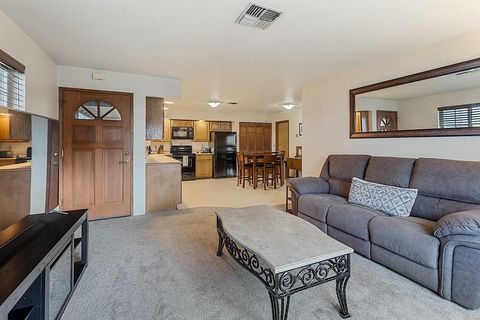 Duplex in Grants Pass OR 306 NE D Street 7.jpg