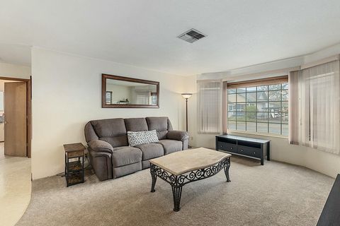 Duplex in Grants Pass OR 306 NE D Street 6.jpg