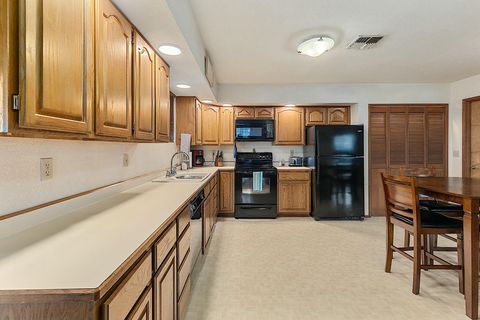 Duplex in Grants Pass OR 306 NE D Street 10.jpg