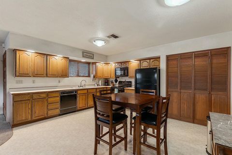Duplex in Grants Pass OR 306 NE D Street 8.jpg