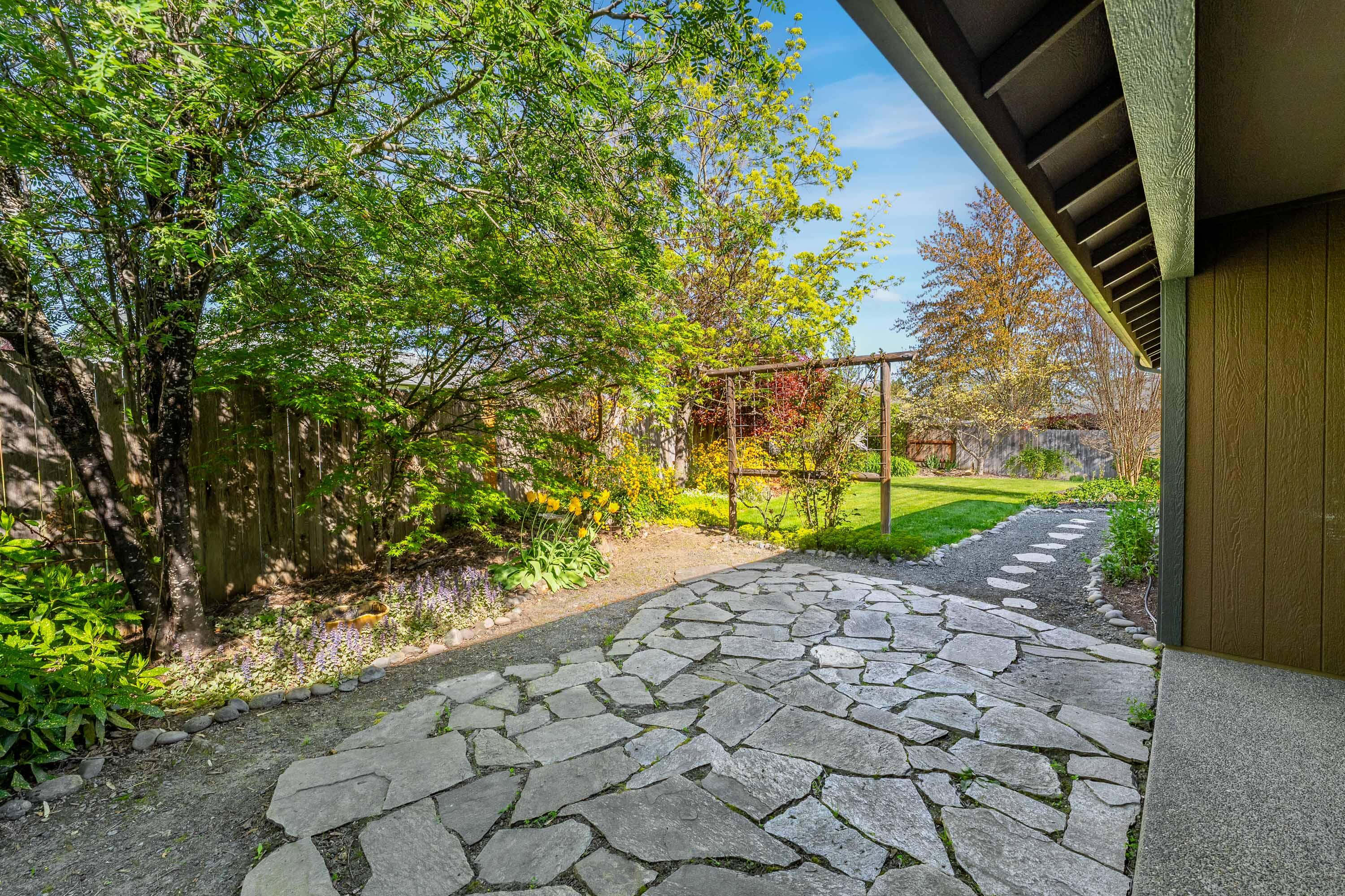 Single Family Residence in Grants Pass OR 2634 SW Garden Meadow Drive 29.jpg