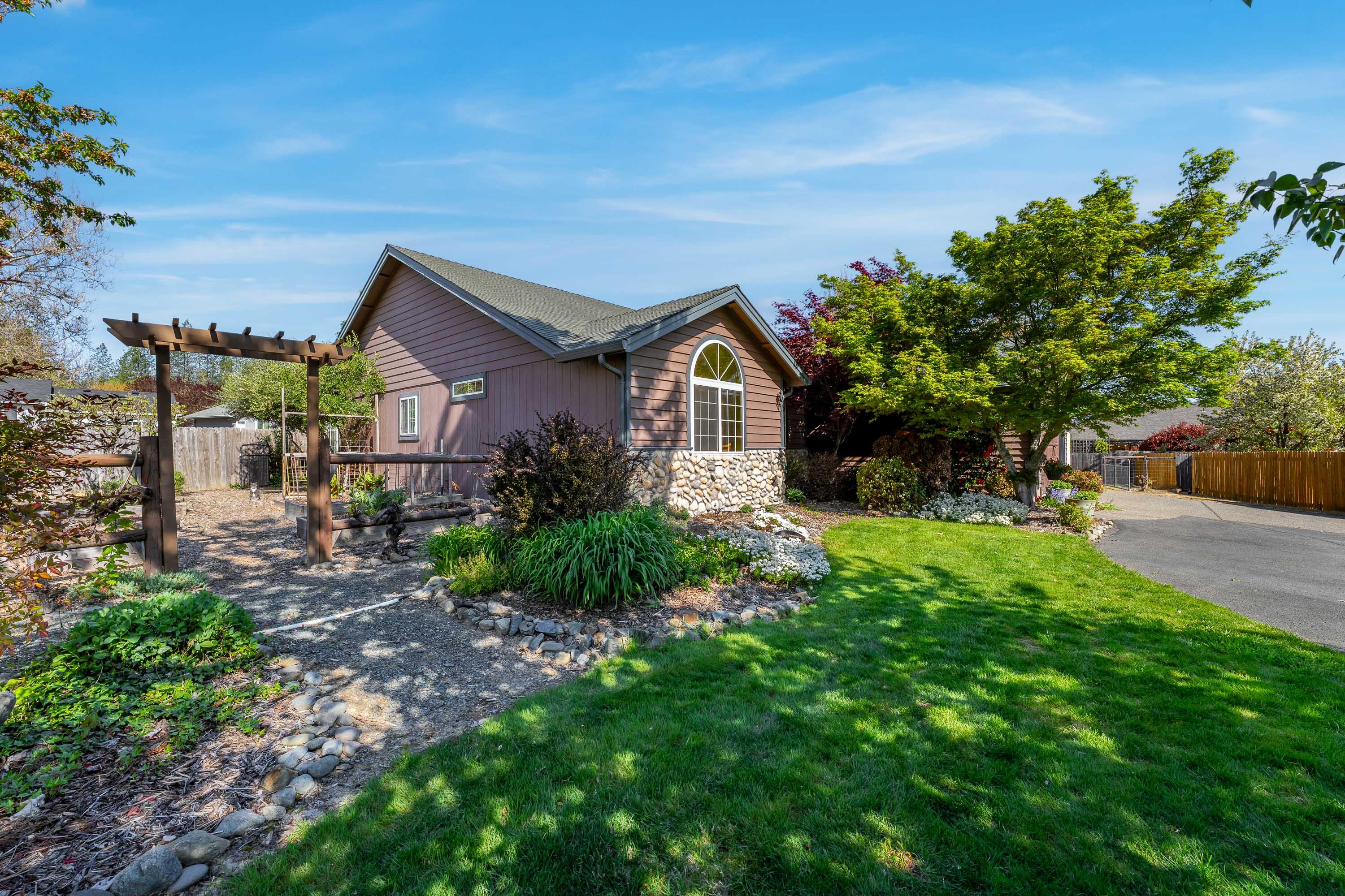 Single Family Residence in Grants Pass OR 2634 SW Garden Meadow Drive 27.jpg