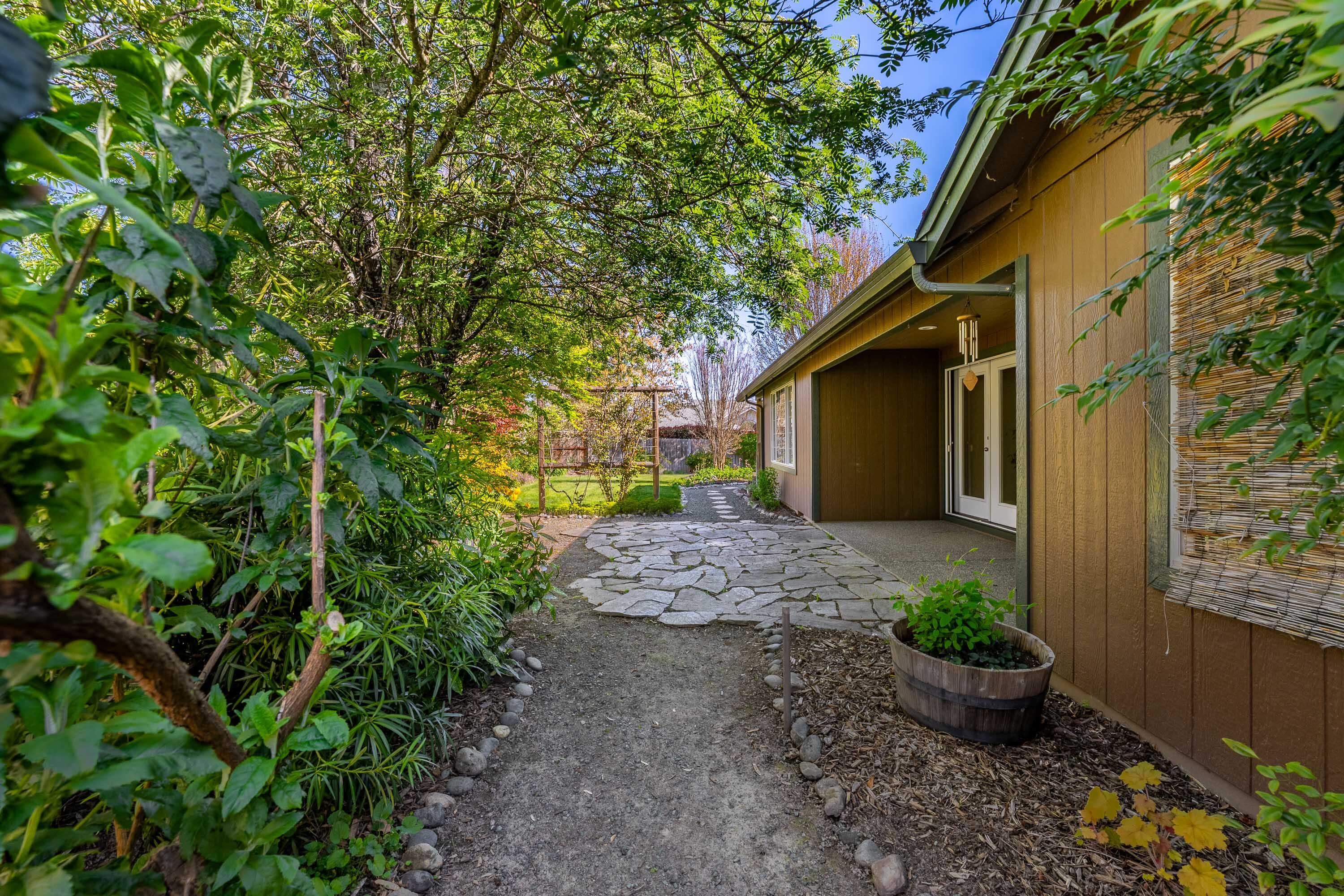 Single Family Residence in Grants Pass OR 2634 SW Garden Meadow Drive 28.jpg