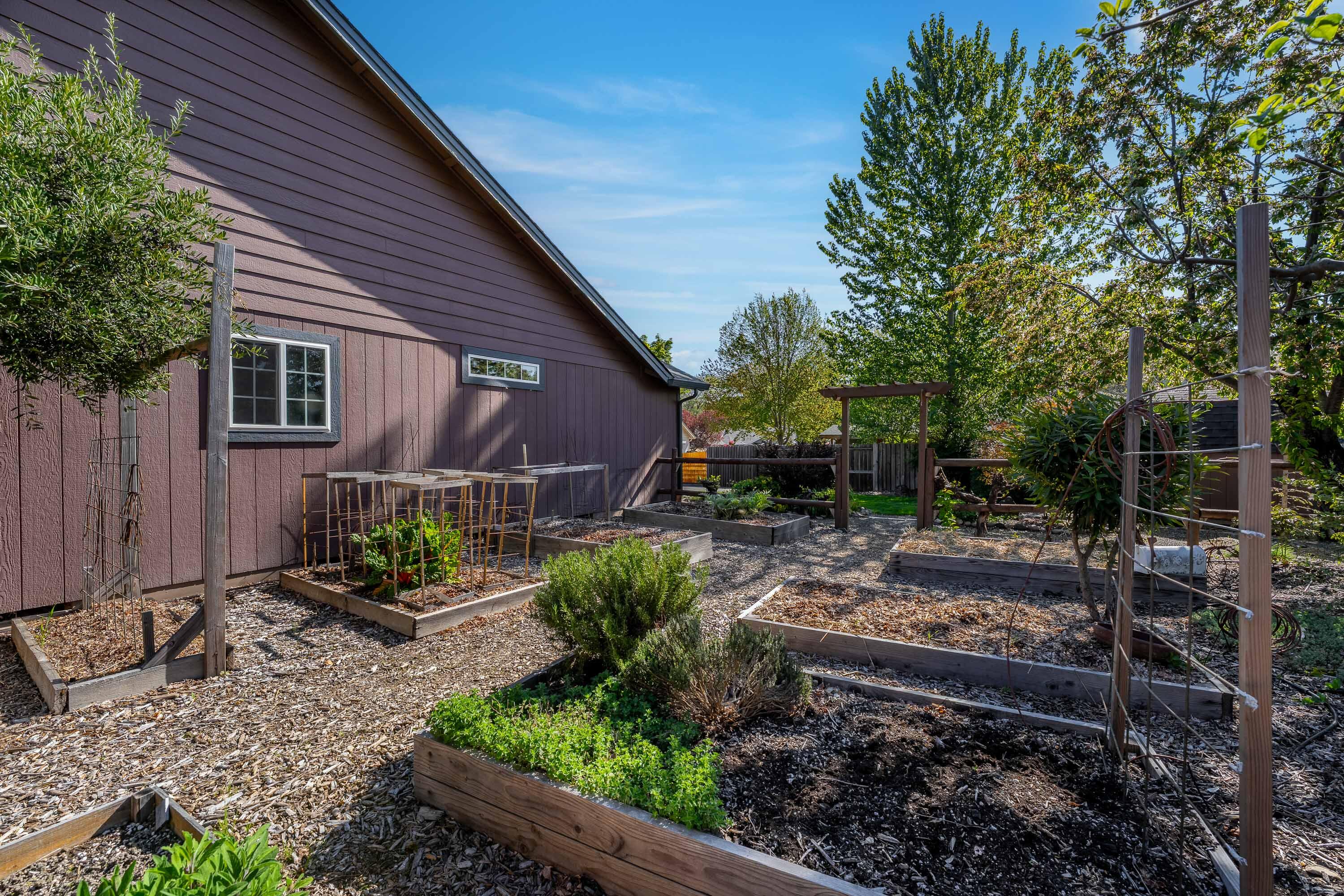 Single Family Residence in Grants Pass OR 2634 SW Garden Meadow Drive 35.jpg