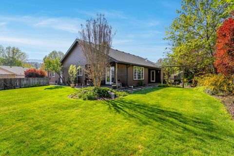 Single Family Residence in Grants Pass OR 2634 SW Garden Meadow Drive 31.jpg