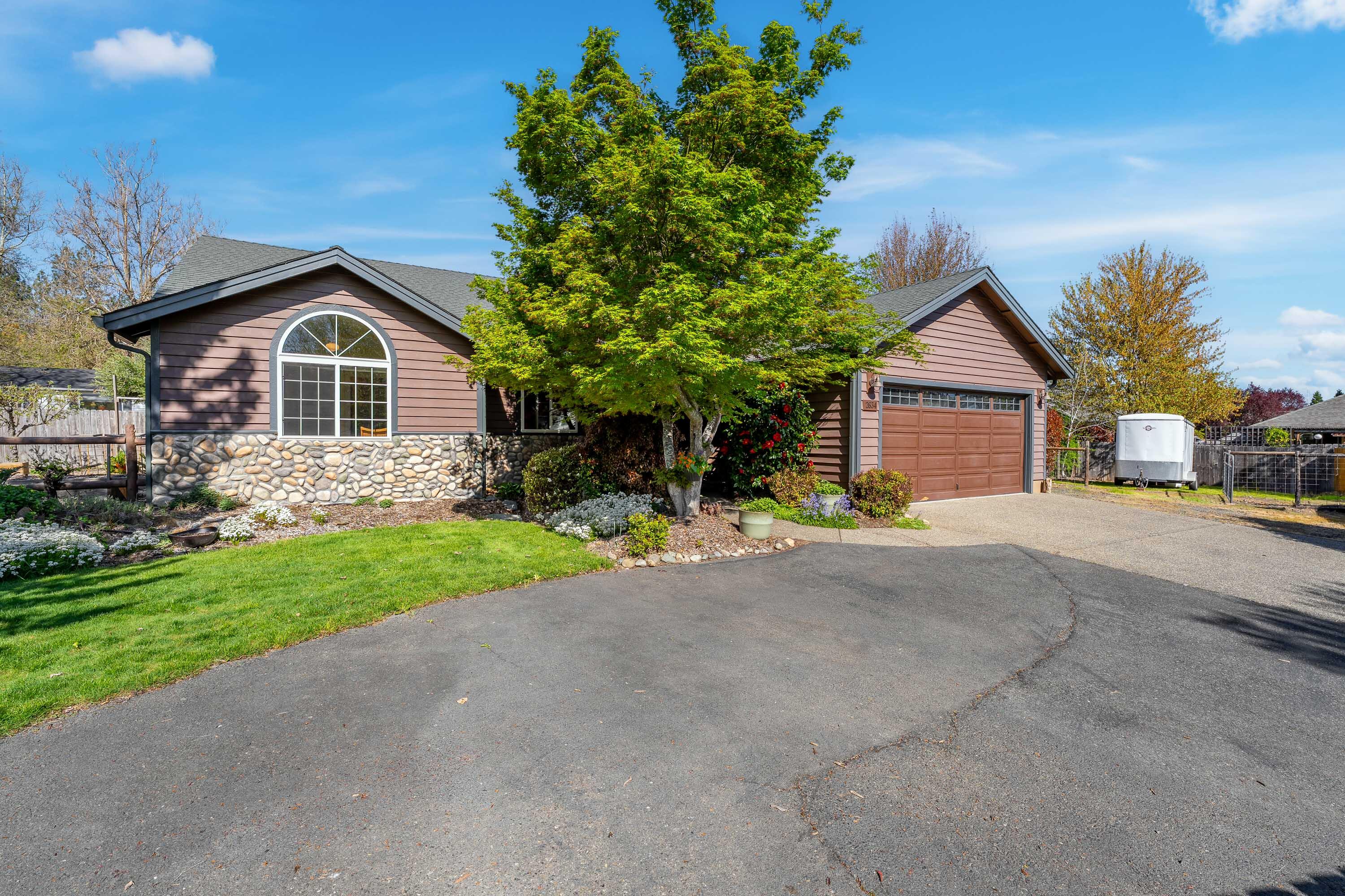 Single Family Residence in Grants Pass OR 2634 SW Garden Meadow Drive 2.jpg