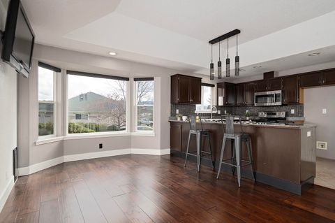 Single Family Residence in Medford OR 521 Sterling Point Drive 7.jpg
