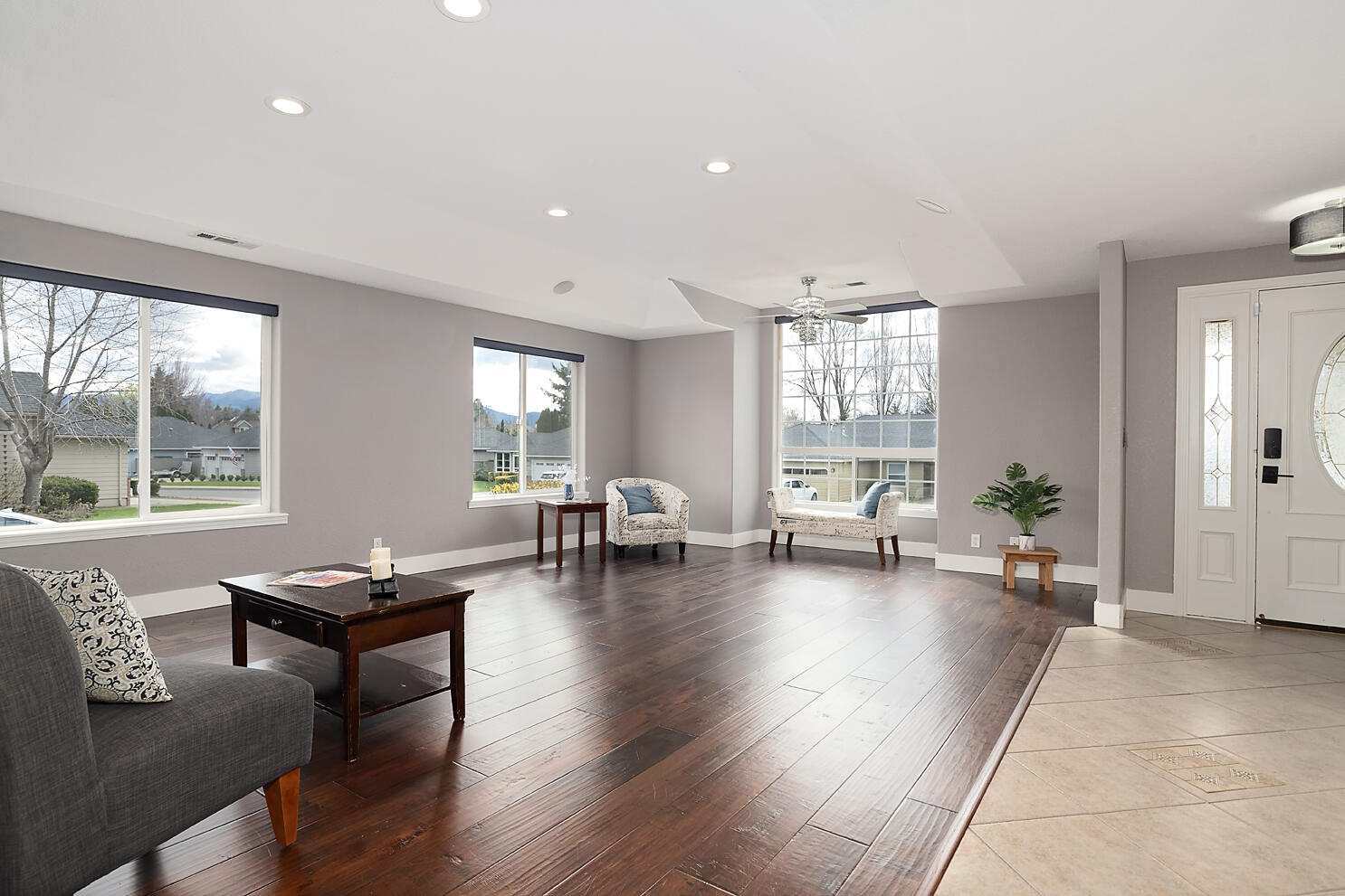 Single Family Residence in Medford OR 521 Sterling Point Drive 3.jpg