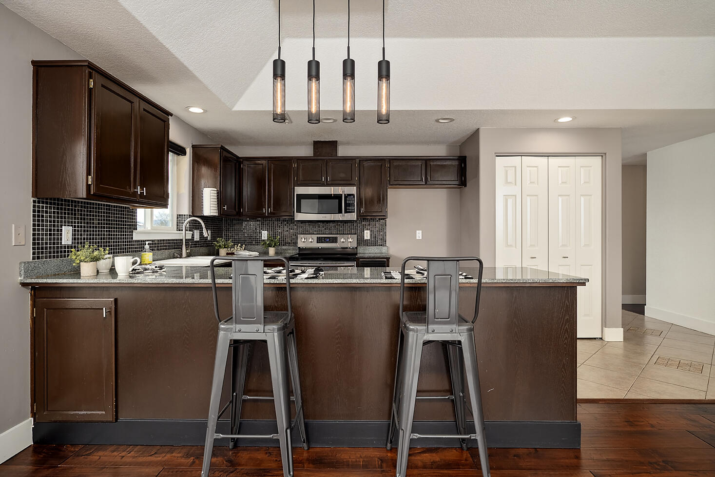 Single Family Residence in Medford OR 521 Sterling Point Drive 6.jpg