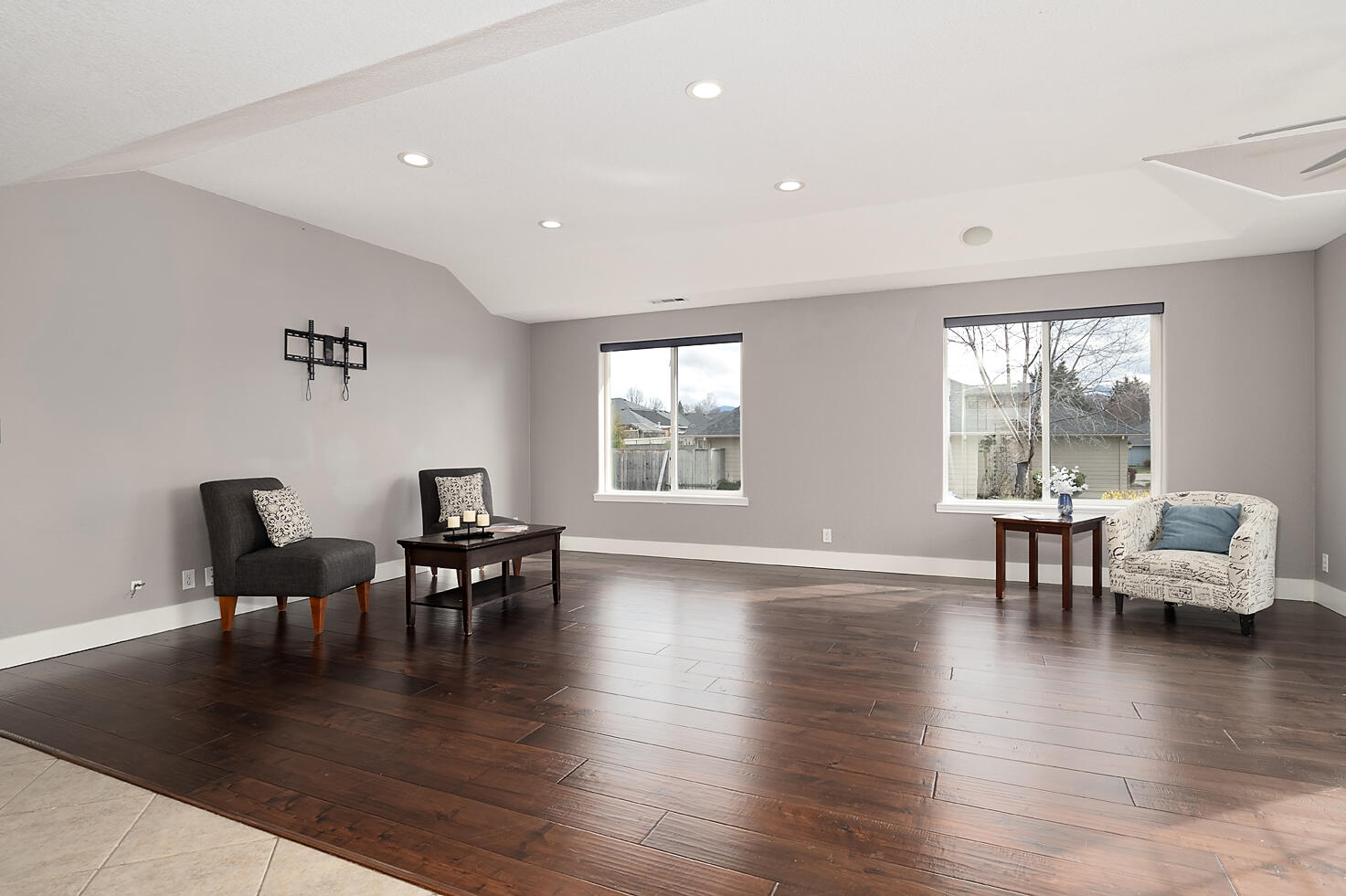 Single Family Residence in Medford OR 521 Sterling Point Drive 2.jpg
